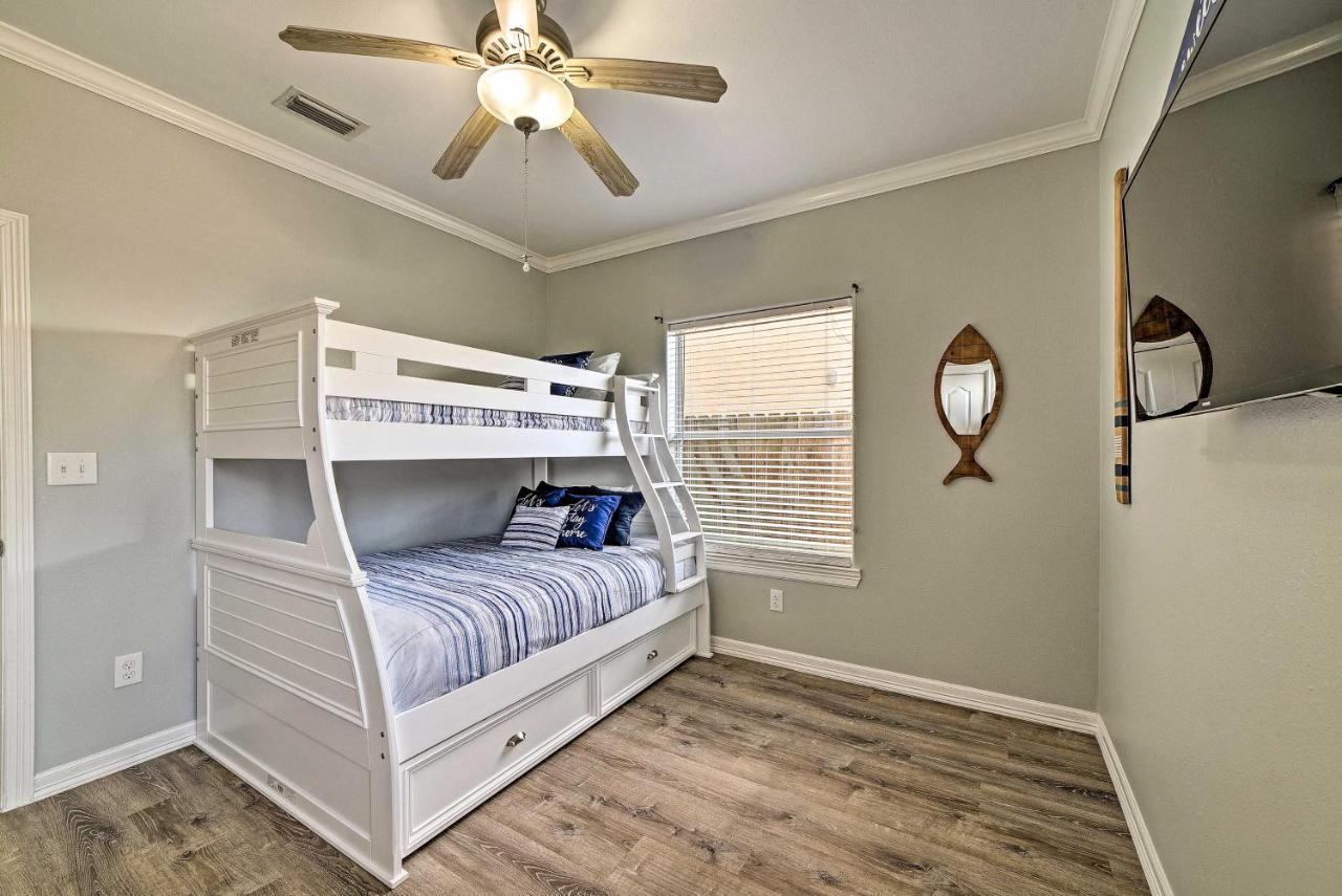Modern Island Condo With Pool Steps To The Beach! South Padre Island Exterior photo