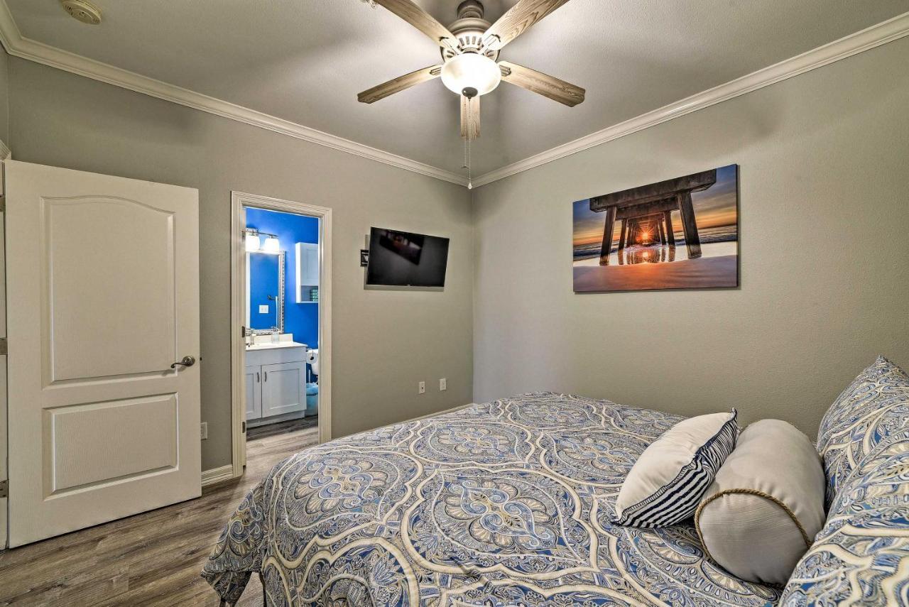 Modern Island Condo With Pool Steps To The Beach! South Padre Island Exterior photo