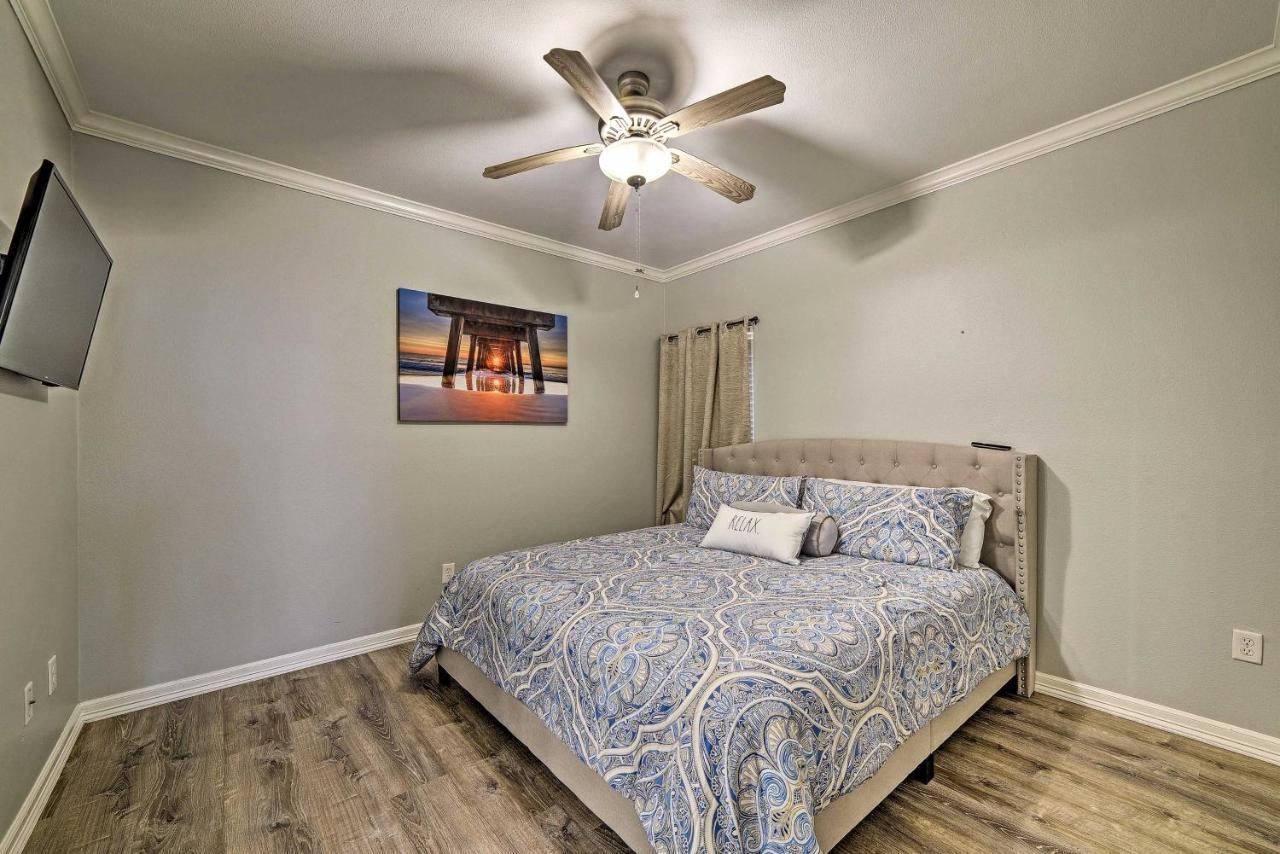 Modern Island Condo With Pool Steps To The Beach! South Padre Island Exterior photo