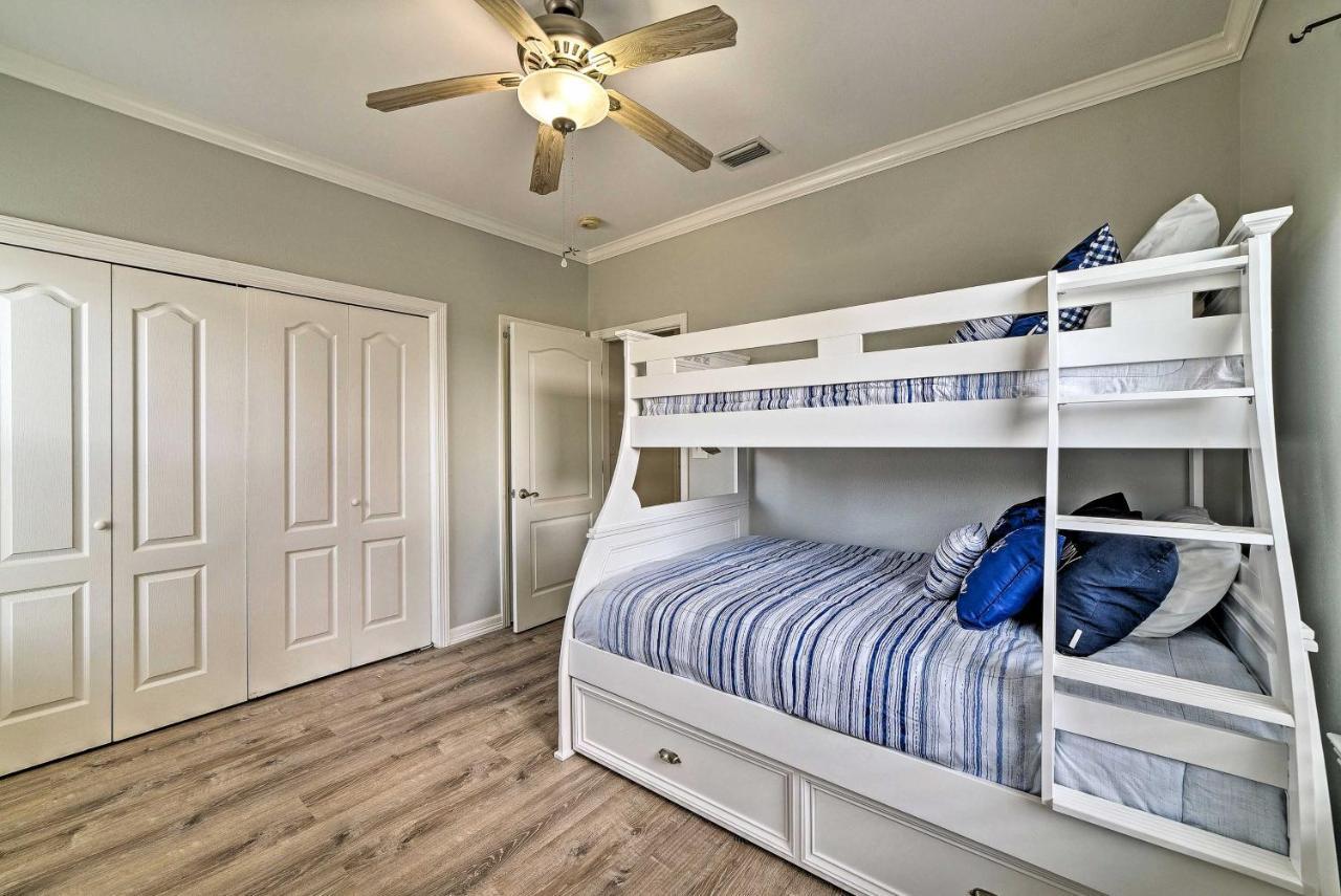 Modern Island Condo With Pool Steps To The Beach! South Padre Island Exterior photo